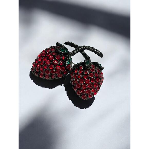 Vintage Weiss Signed Double Strawberry Brooch Pin Back Jewelry Crystals - Picture 1 of 4